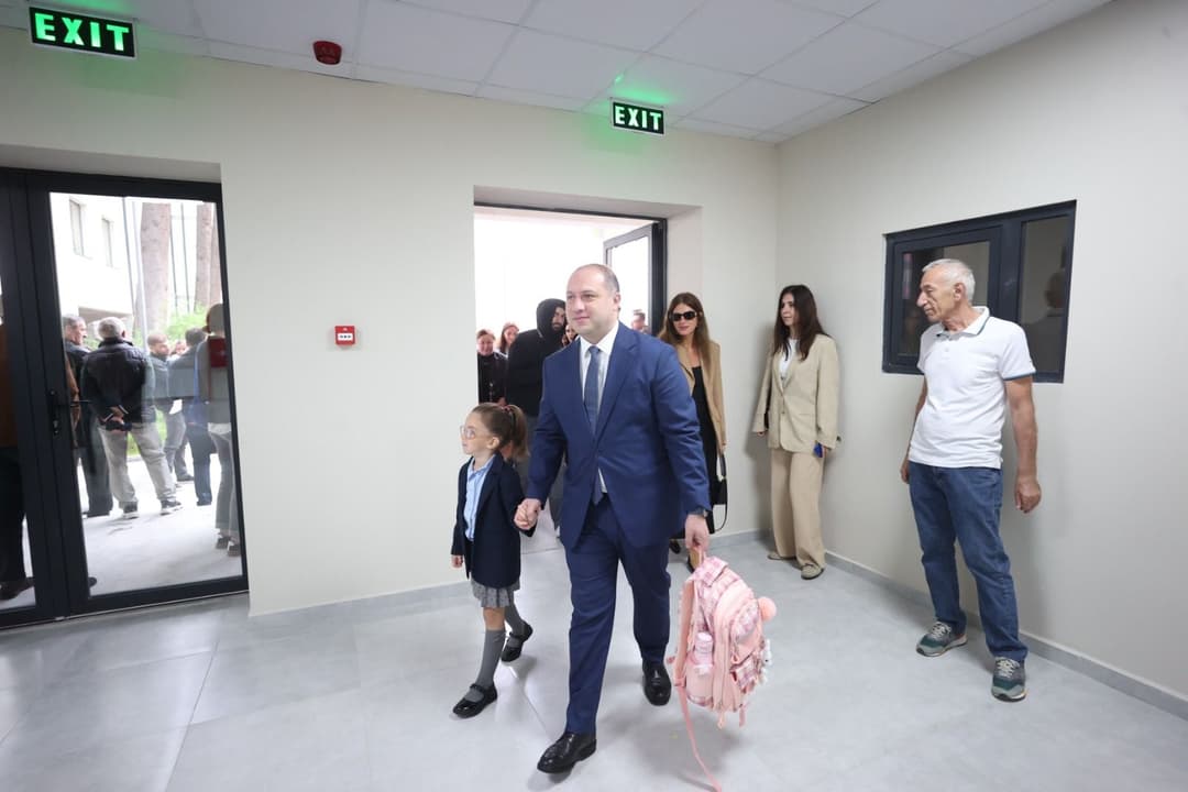 ახალი სასწავლო წლის დაწყების დღეს თბილისში ორი ახალი სკოლა გაიხსნა