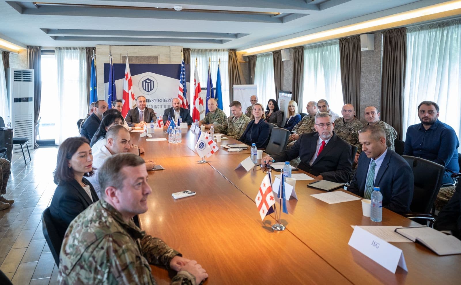 Frontnews image description