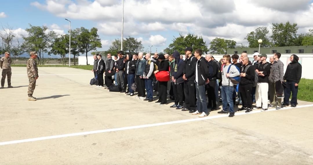 ნებაყოფლობით დარეგისტრირებულმა  წვევამდელებმა საწყისი საბრძოლო მომზადების გავლა დაიწყეს