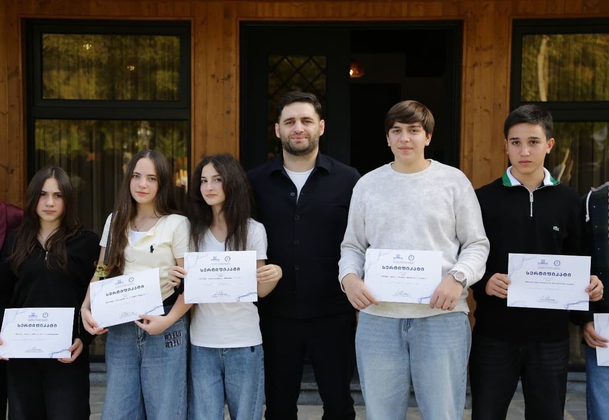 Frontnews image description