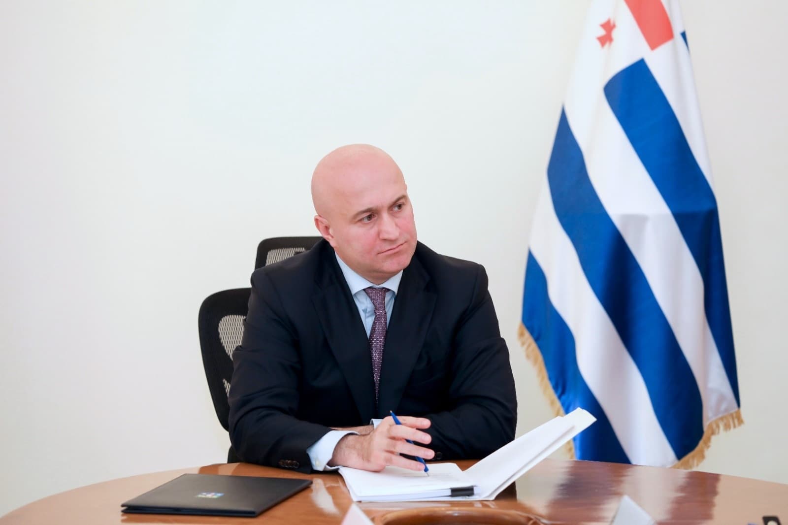 Frontnews image description