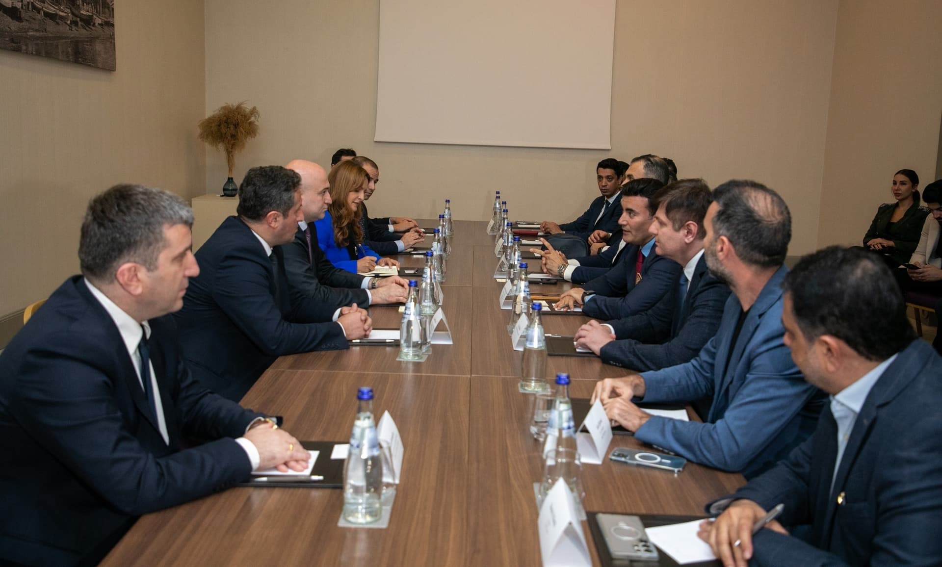 Frontnews image description