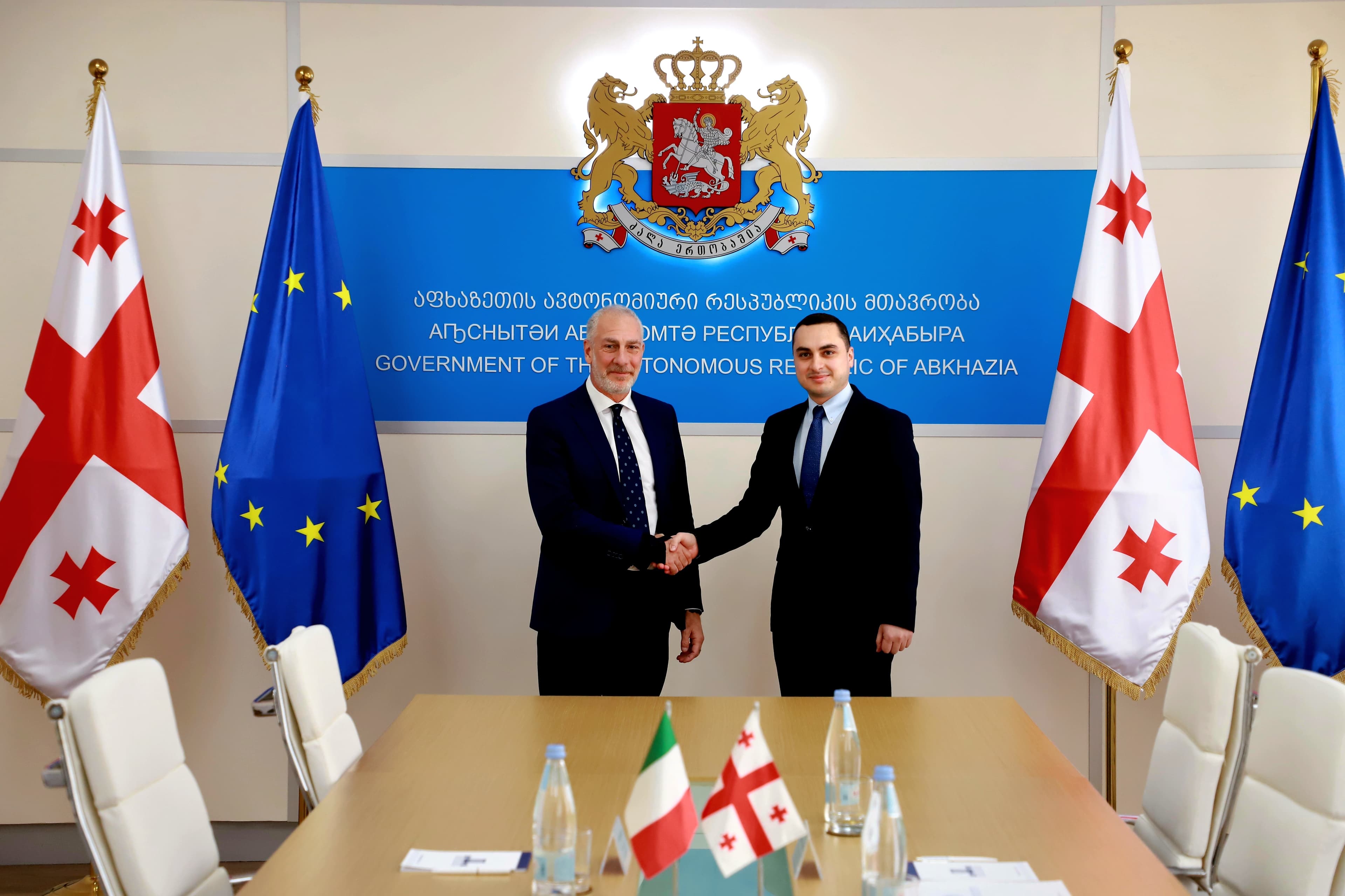 Frontnews image description