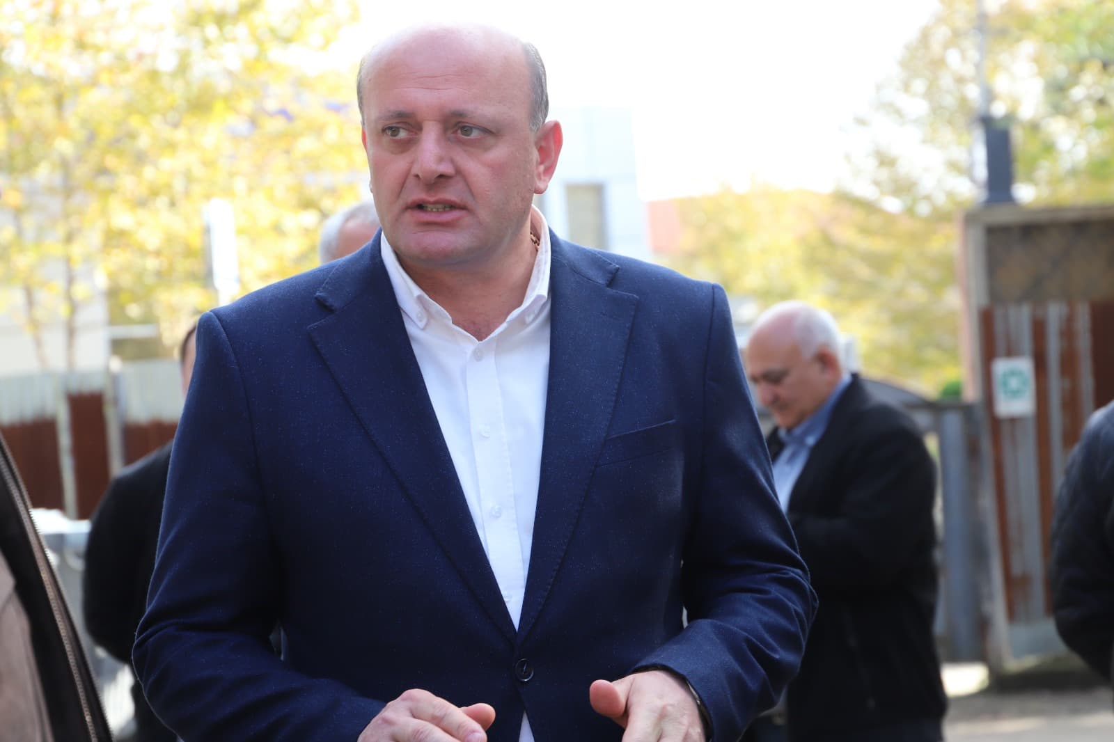 <p style="text-align: justify">თერჯოლის მუნიციპალიტეტის მერმა მანუჩარ რობაქიძემ, ინფრასტრუქტურის განვითარების მინისტრ რევაზ სოხაძესთან ერთად თერჯოლაში მიმდინარე ინფრასტრუქტურული პროექტები დაათვალიერა.&nbsp;</p><p style="text-align: justify">მუნიციპალიტეტის მერი ინფრასტრუქტურის მინისტრთან ერთად ქ. თერჯოლის &nbsp;#1 საჯარო სკოლისა და ქ. თერჯოლის წყალმომარაგების სისტემის</p><p style="text-align: justify">სარეაბილიტაციო სამუშაოებს ადგილზე გაეცნო. ხელმძღვანელმა პირებმა ყურადღება გაამახვილეს პროექტების კანონით გათვალისწინებულ ვადებში სამუშაოების ხარისხიანად შესრულებაზე და კონტრაქტორ კომპანიებს გარკვეული მითითებები მისცეს.</p>