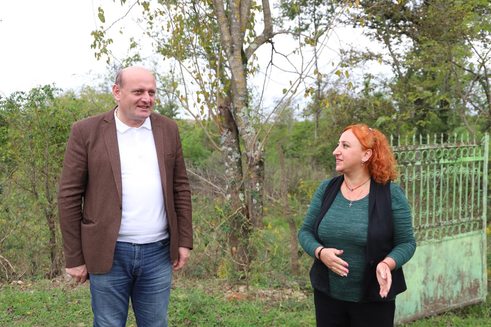 <p style="text-align: justify">თერჯოლის მუნიციპალიტეტის მერმა მრავალშვილიან ოჯახებს საყოფაცხოვრებო ნივთები გადასცა.</p><p style="text-align: justify">მანუჩარ რობაქიძემ სოციალური დახმარების ბენეფიციარი ოჯახები საკრებულოს თავმჯდომარე გიორგი ბარათაშვილთან &nbsp;ერთად მოინახულა.</p><p style="text-align: justify">მუნიციპალიტეტის მერიის ინფორმაციით, სოციალური აქცია მერიის &nbsp;ბავშვთა დაცვისა და მხარდაჭერის განყოფილების ორგანიზებით განხორციელდა.&nbsp;</p><p style="text-align: justify">თერჯოლის მერის ინიციატივით, მსგავსი ტიპის &nbsp;აქციები ბავშვიანი ოჯახების მხარდაჭერის პროგრამის ფარგლებში ინტენსიურად ეწყობა და მოქალაქეების საცხოვრებელი პირობების გაუმჯობესებას ისახავს მიზნად.</p><p style="text-align: justify">მუნიციპალიტეტში აღნიშნული &nbsp;პროგრამა უკვე მესამე წელია, მოქმედებს და ამ დრომდე &nbsp;დახმარება &nbsp;71-მა ოჯახმა მიიღო.</p>