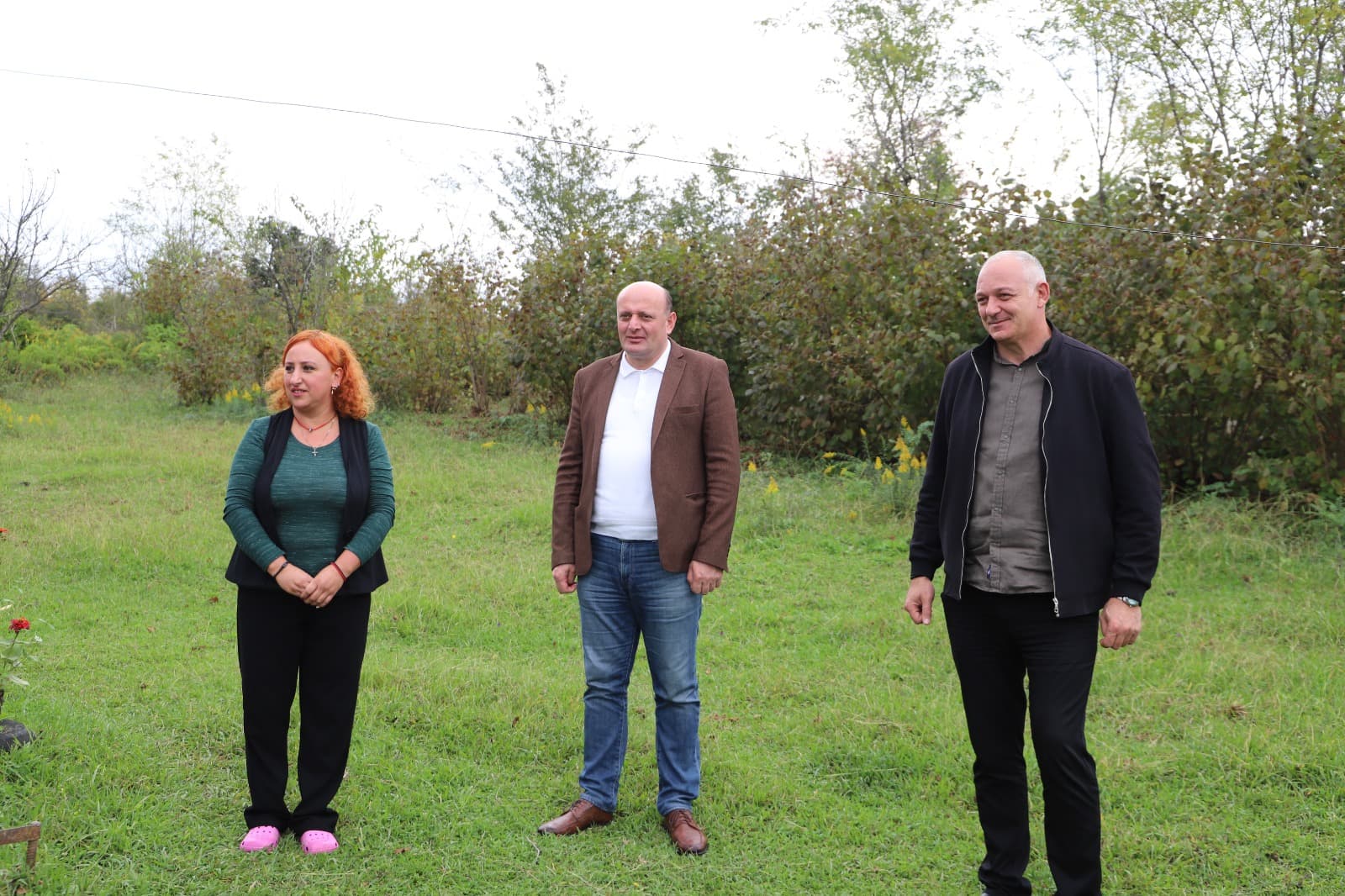 <p style="text-align: justify">თერჯოლის მუნიციპალიტეტის მერმა მრავალშვილიან ოჯახებს საყოფაცხოვრებო ნივთები გადასცა.</p><p style="text-align: justify">მანუჩარ რობაქიძემ სოციალური დახმარების ბენეფიციარი ოჯახები საკრებულოს თავმჯდომარე გიორგი ბარათაშვილთან &nbsp;ერთად მოინახულა.</p><p style="text-align: justify">მუნიციპალიტეტის მერიის ინფორმაციით, სოციალური აქცია მერიის &nbsp;ბავშვთა დაცვისა და მხარდაჭერის განყოფილების ორგანიზებით განხორციელდა.&nbsp;</p><p style="text-align: justify">თერჯოლის მერის ინიციატივით, მსგავსი ტიპის &nbsp;აქციები ბავშვიანი ოჯახების მხარდაჭერის პროგრამის ფარგლებში ინტენსიურად ეწყობა და მოქალაქეების საცხოვრებელი პირობების გაუმჯობესებას ისახავს მიზნად.</p><p style="text-align: justify">მუნიციპალიტეტში აღნიშნული &nbsp;პროგრამა უკვე მესამე წელია, მოქმედებს და ამ დრომდე &nbsp;დახმარება &nbsp;71-მა ოჯახმა მიიღო.</p>