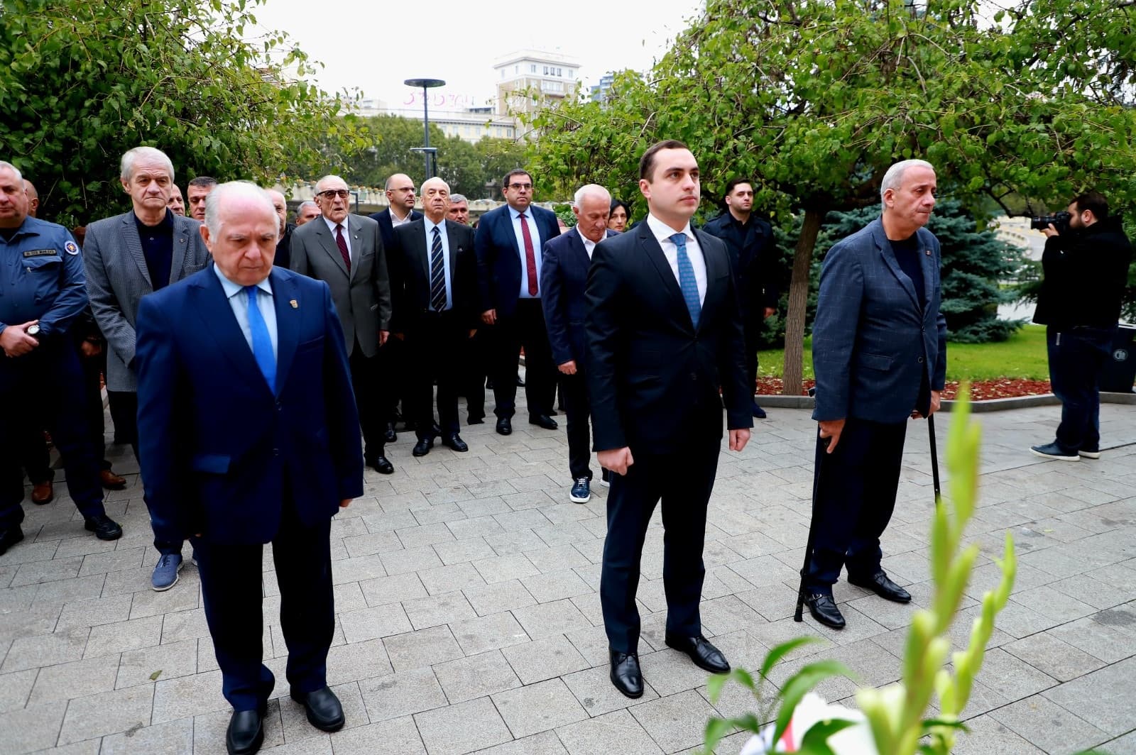 Frontnews image description