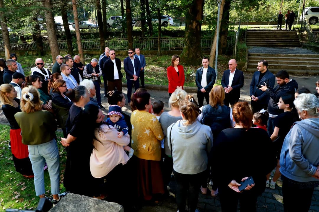 გიორგი ჯინჭარაძე ვანში მცხოვრებ აფხაზეთიდან დევნილებს შეხვდა