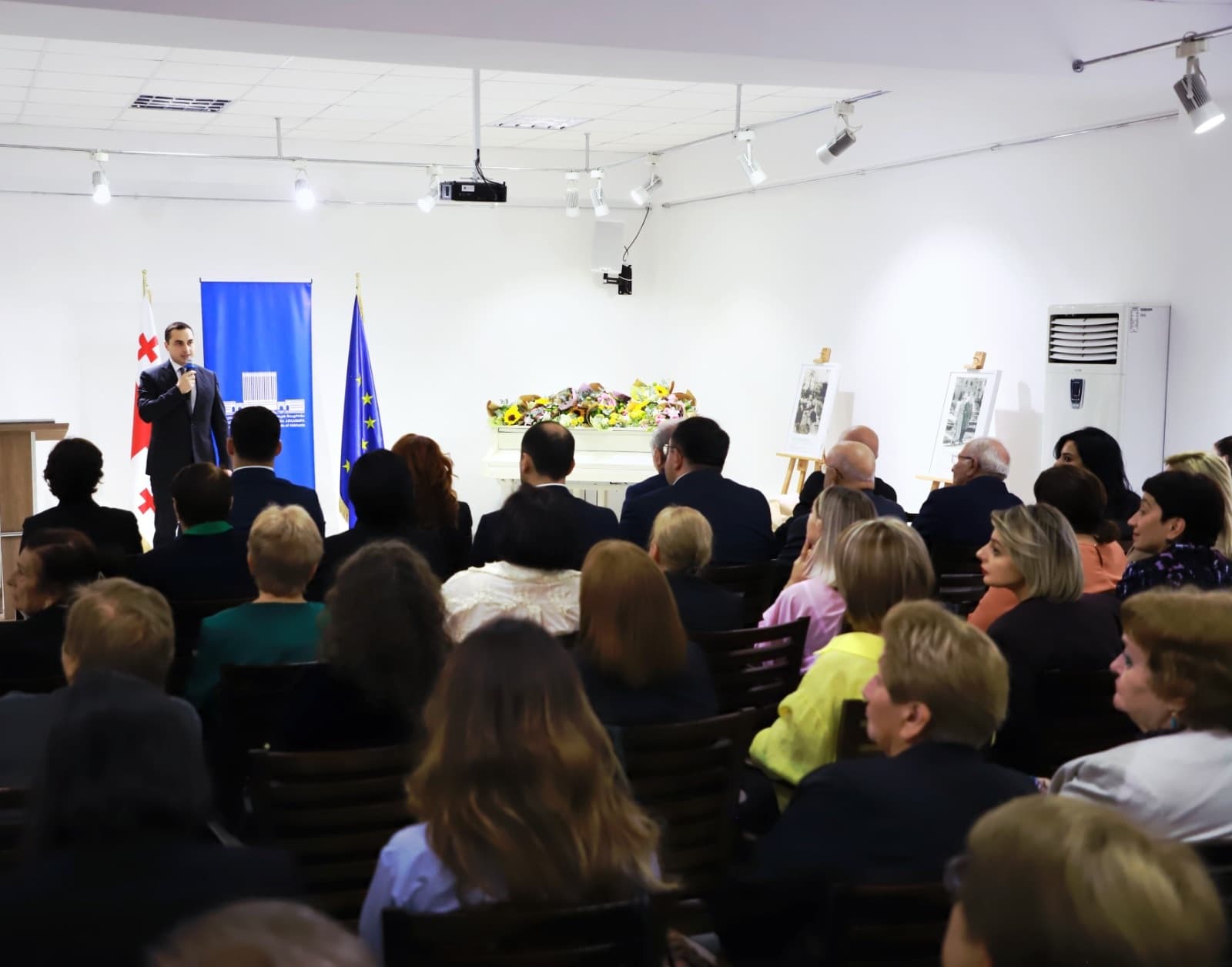 Frontnews image description