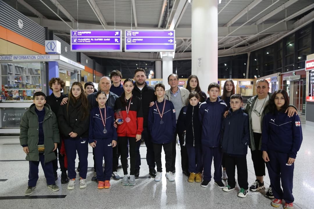 ბექა ღვაჩლიანმა აფხაზეთის მაგიდის ჩოგბურთის ფედერაციის წევრებს მიღწეული წარმატება მიულოცა