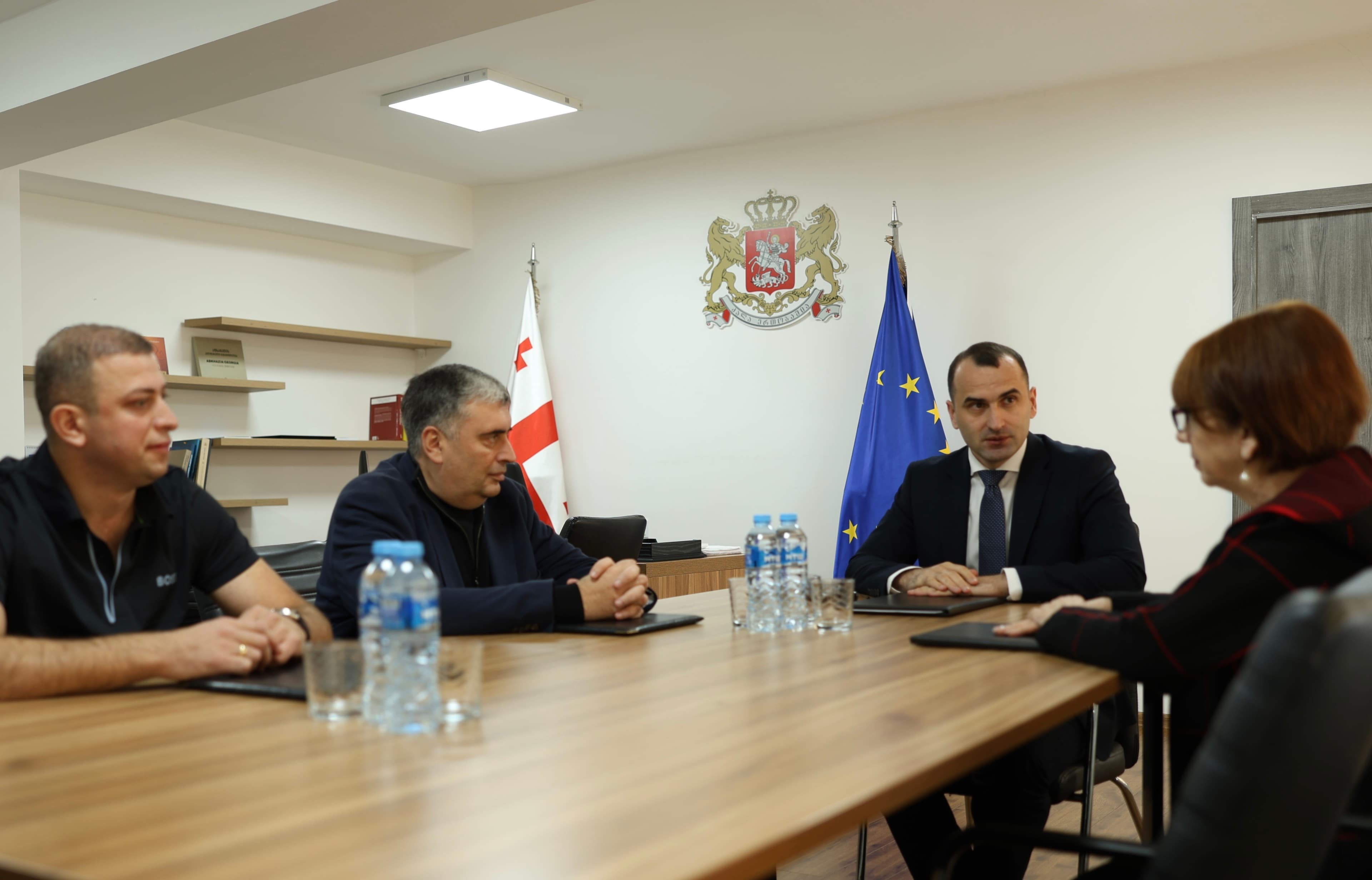 Frontnews image description