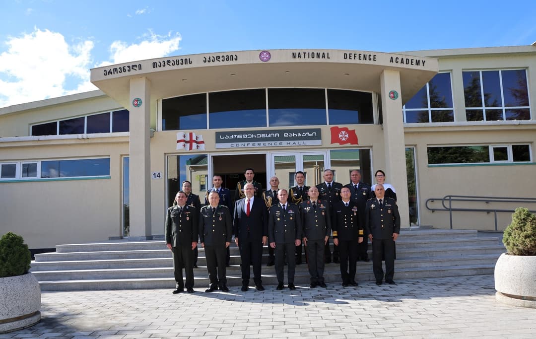 ეროვნული თავდაცვის აკადემიის რექტორმა აზერბაიჯანის და თურქეთის ეროვნული თავდაცვის უნივერსიტეტების წარმომადგენლებს უმასპინძლა