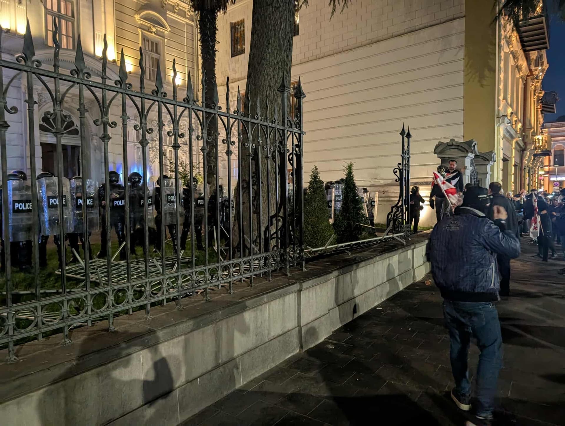 Frontnews image description