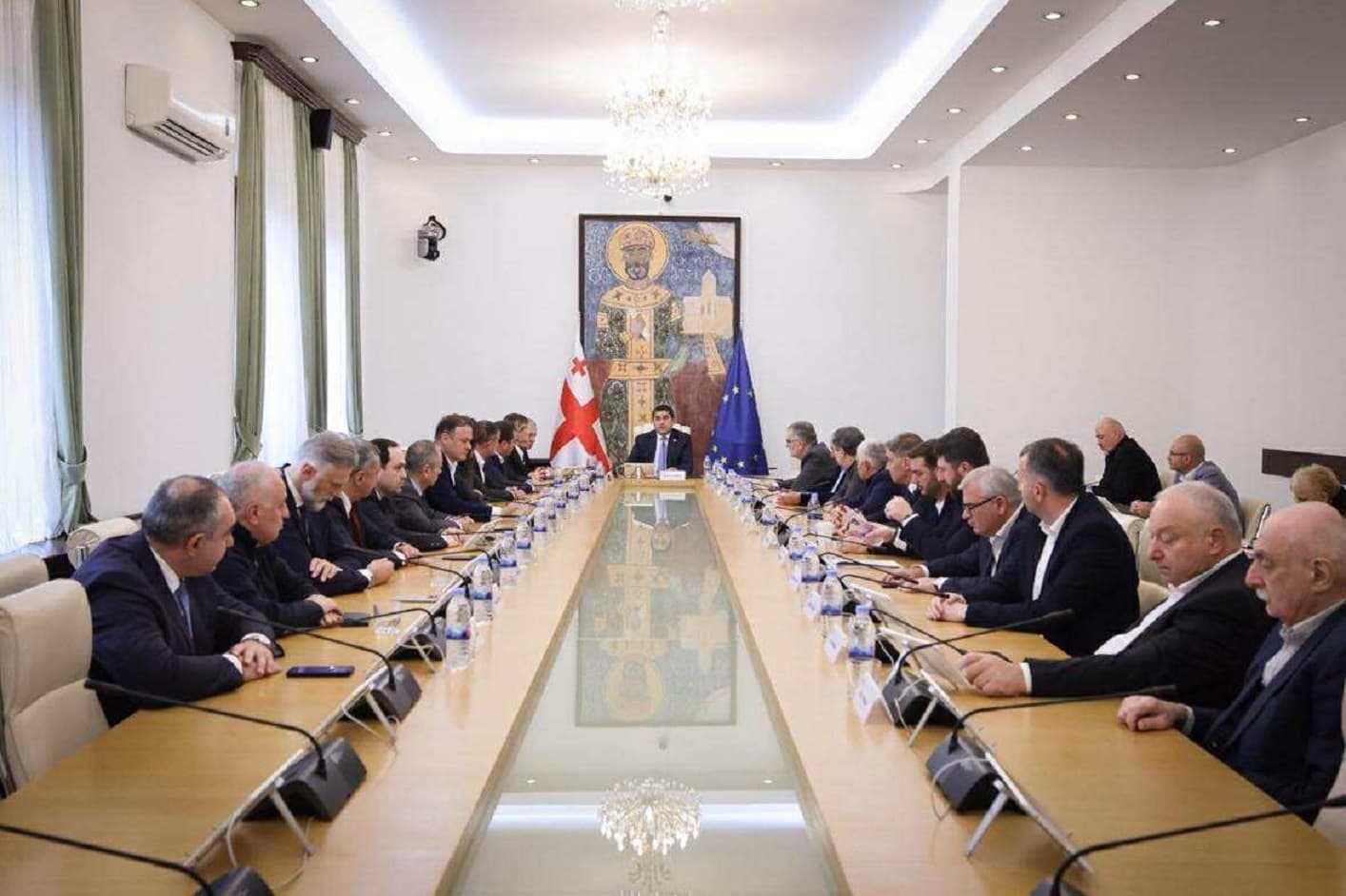 Frontnews image description