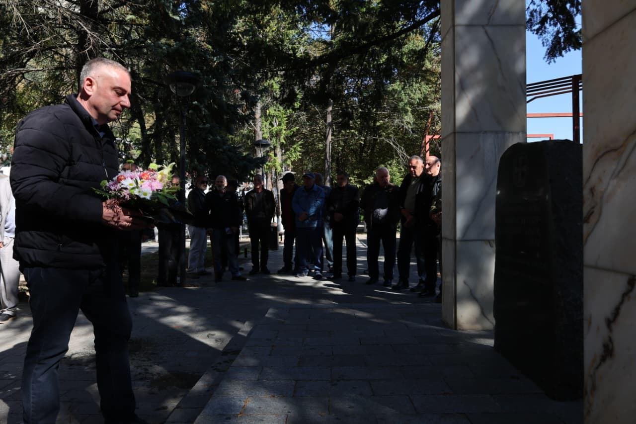 Frontnews image description