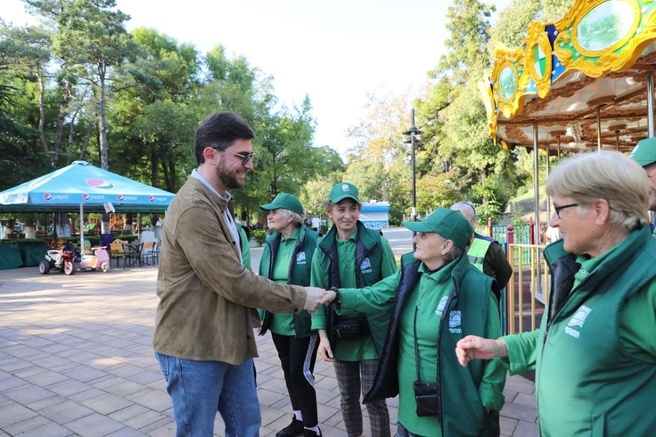 Frontnews image description