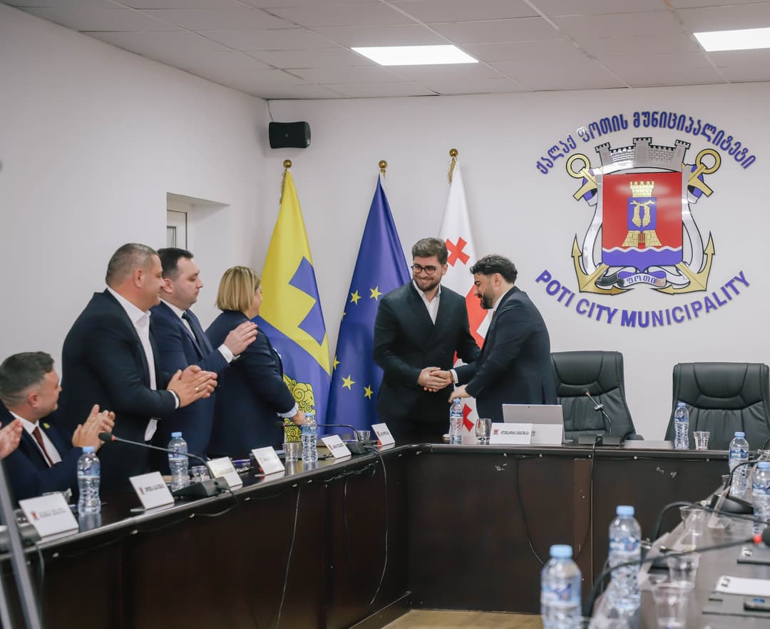 ბექა ვაჭარაძე - ვულოცავ მე-8 მოწვევის საკრებულოს თავმჯდომარედ არჩევას ალექსანდრე ტყებუჩავას