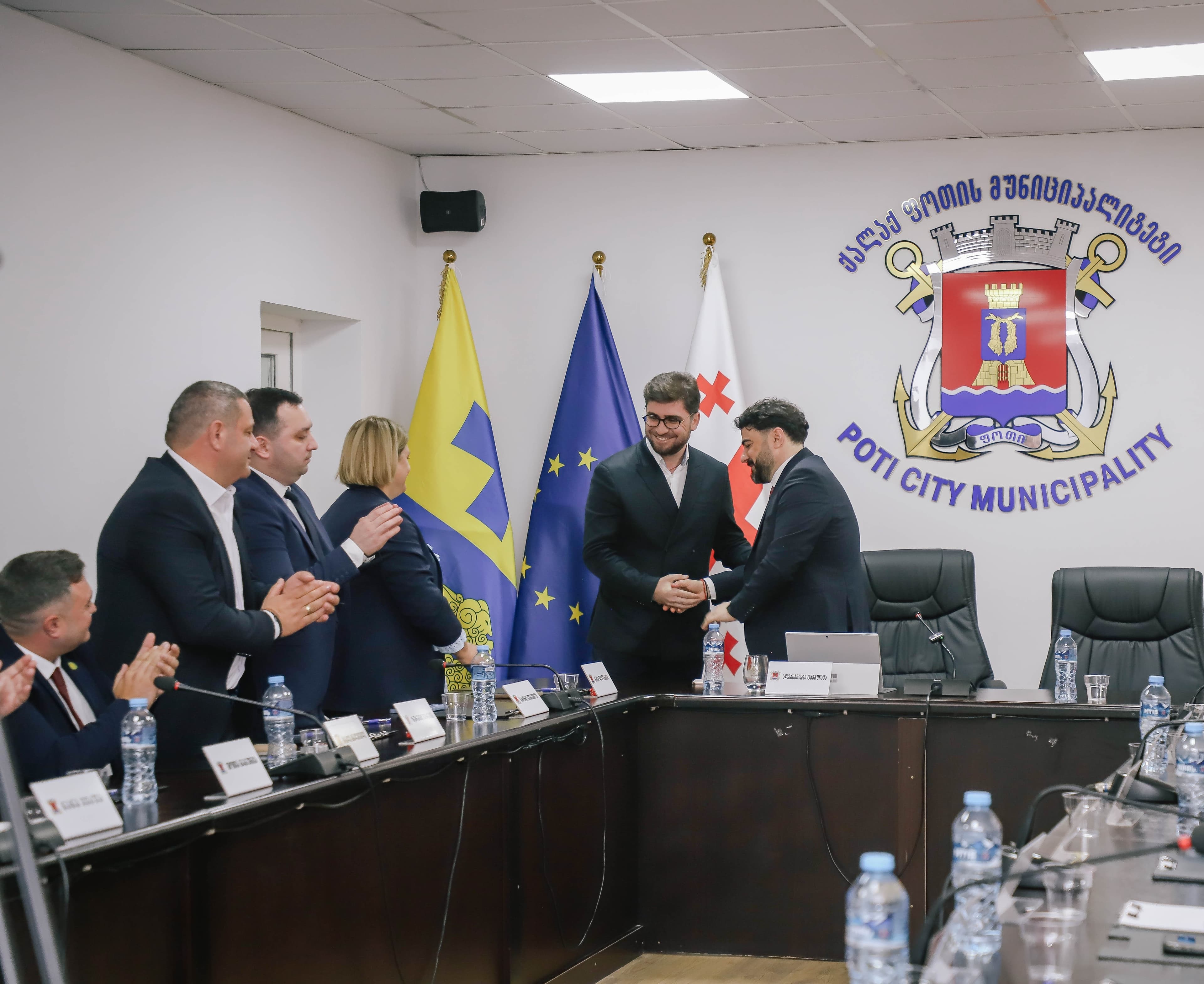 Frontnews image description