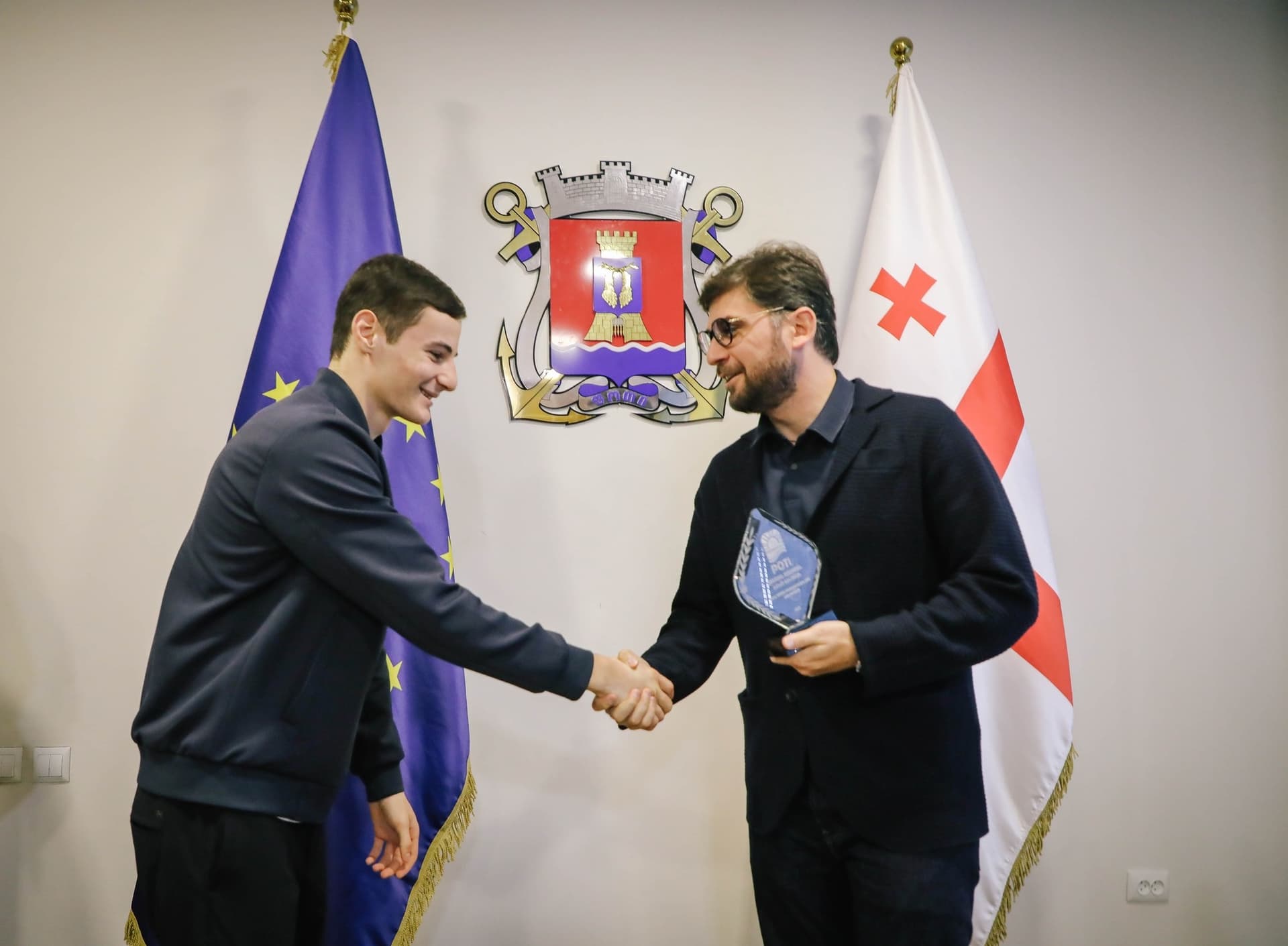 Frontnews image description