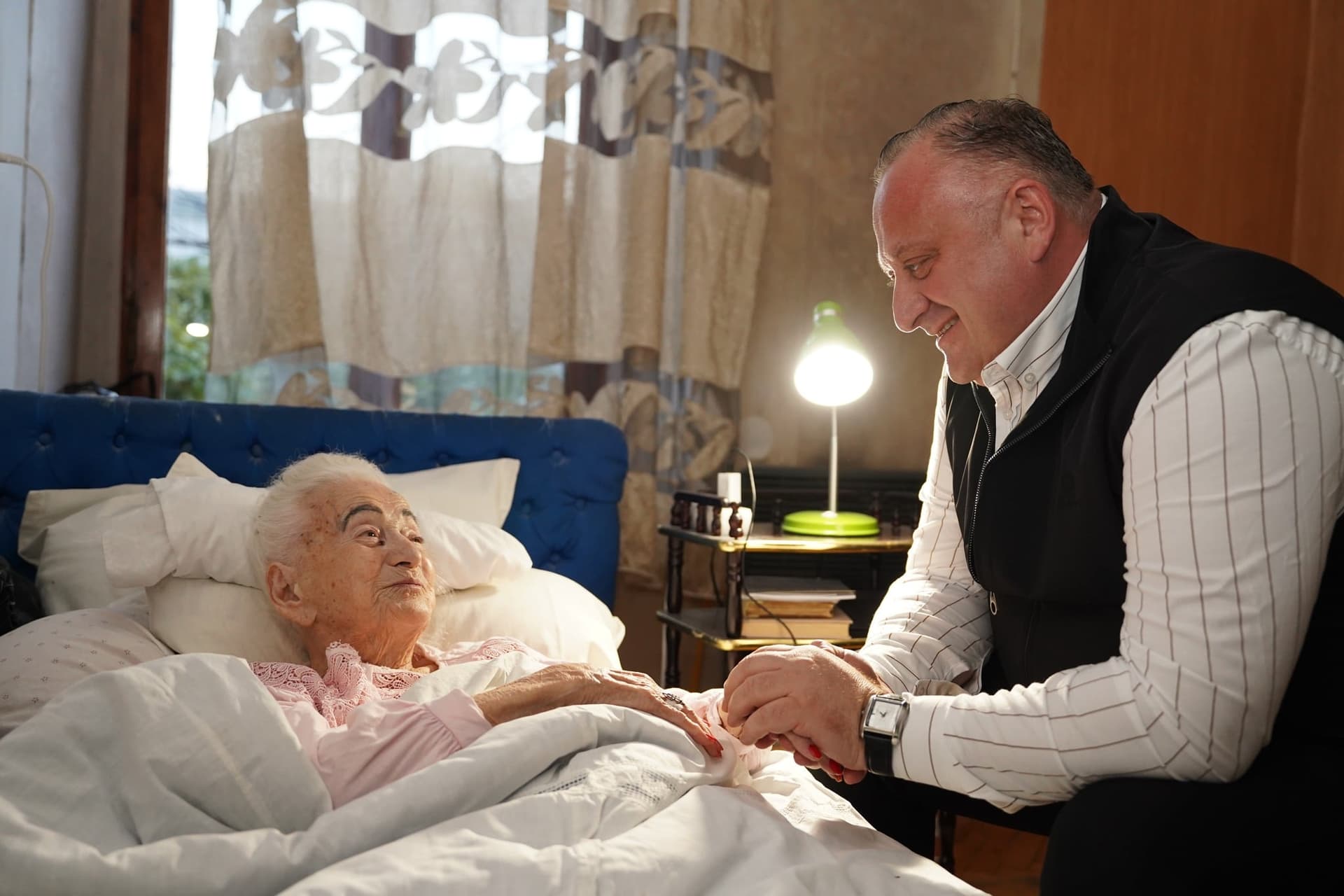 Frontnews image description