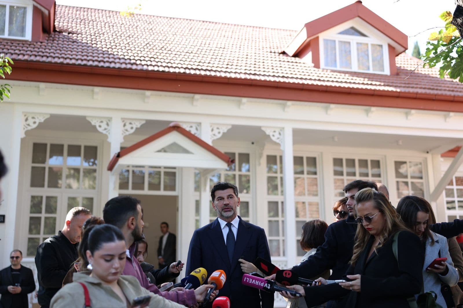 Frontnews image description