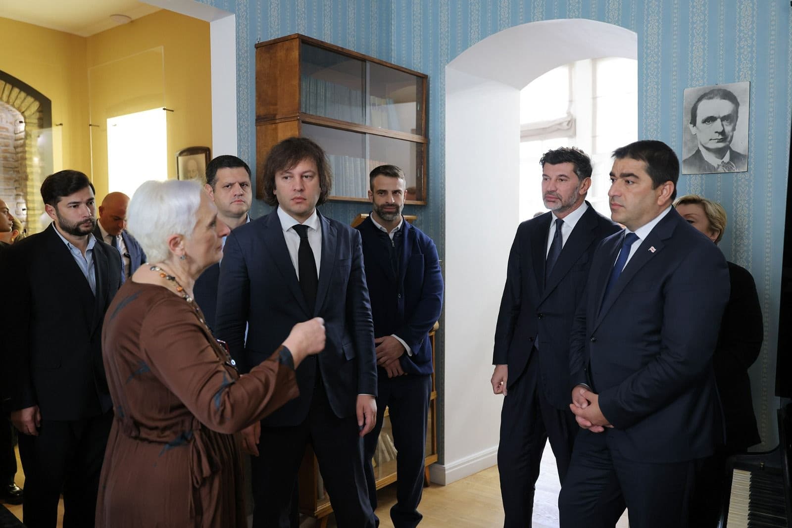 Frontnews image description