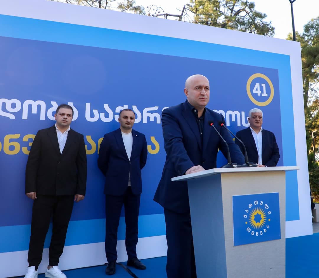 სულხან თამაზაშვილი ქობულეთის მუნიციპალიტეტში მხარდამჭერებს შეხვდა