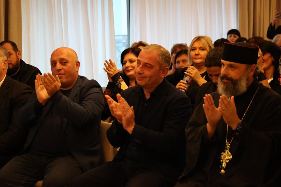 ბორჯომის მერობის კანდიდატი მამუკა გელაშვილი ბორჯომში, ღვაწლმოსილი პედაგოგების დაჯილდოების ცერემონიალს დაესწრო