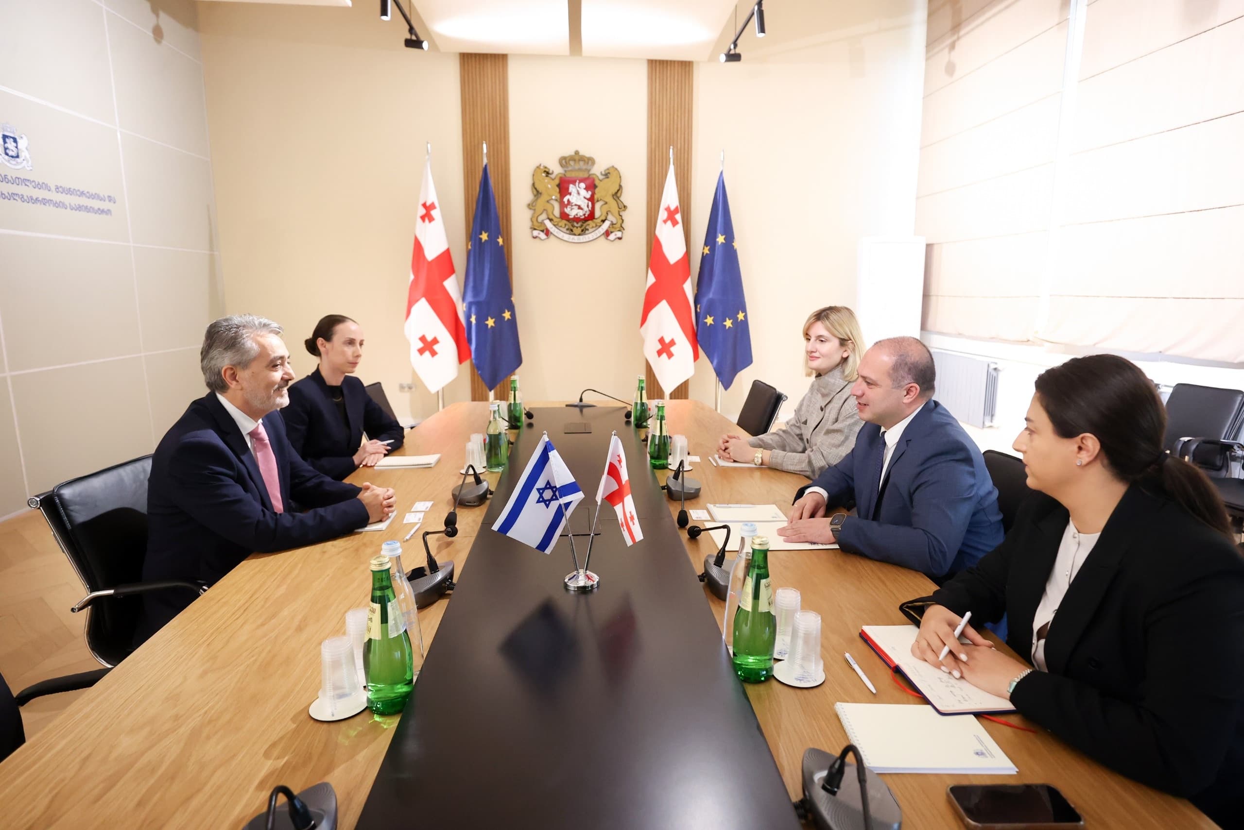 Frontnews image description