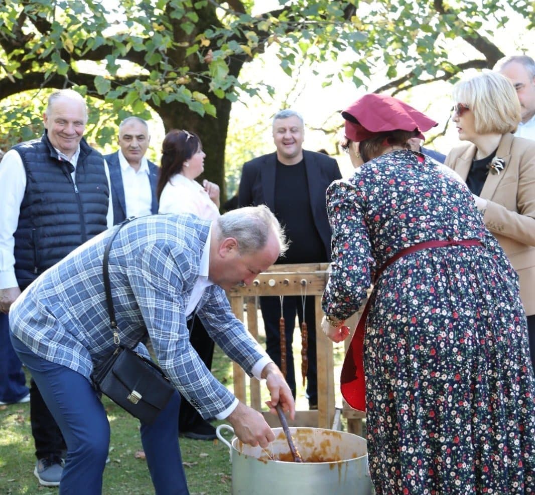 Frontnews image description