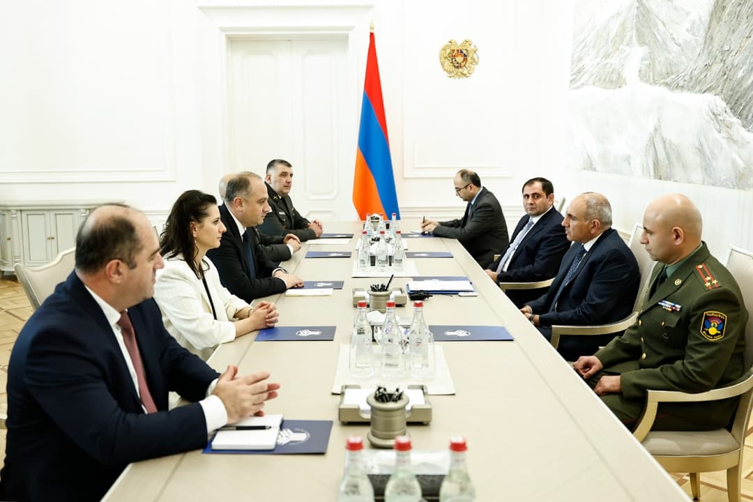 Georgian Defence Minister meets Armenian PM in Yerevan to discuss regional stability, bilateral cooperation