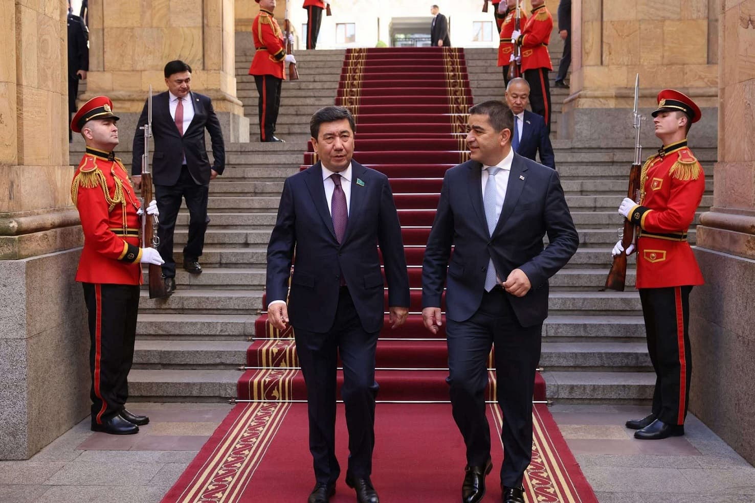 Frontnews image description