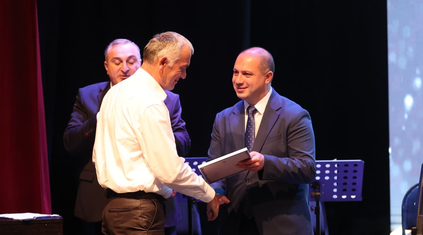 Frontnews image description