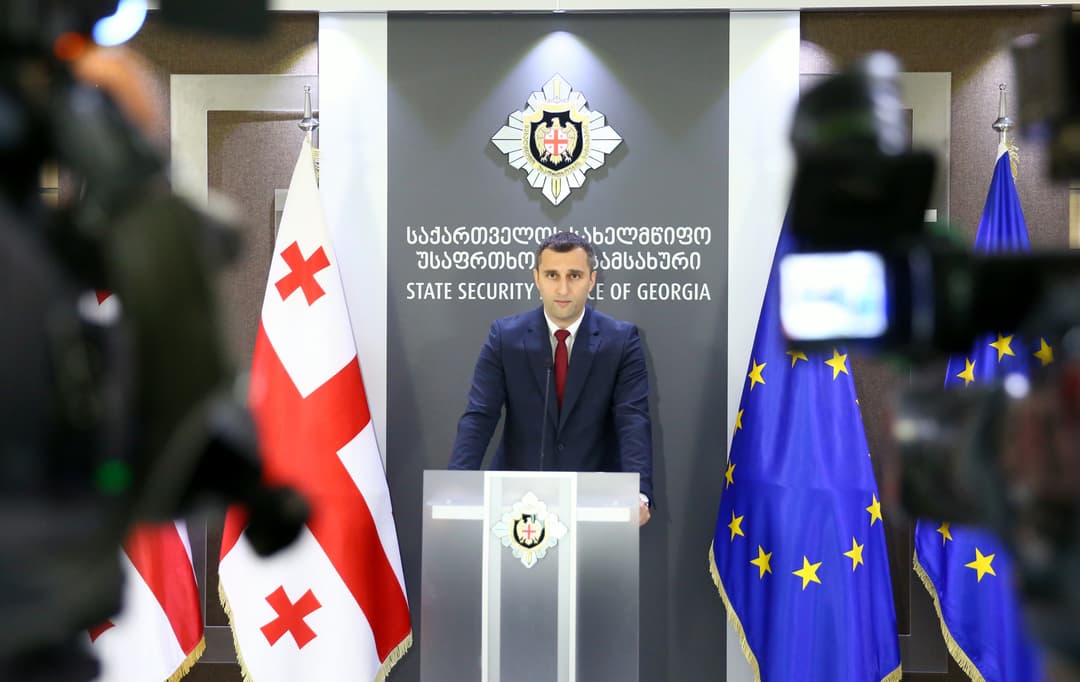 სუსმა თბილისში, ქუთაისსა და ბათუმში ყალბი სამედიცინო მოწმობის დამზადებისა და კომერციულ მოსყიდვაში დახმარების ფაქტებზე სამი პირი დააკავა