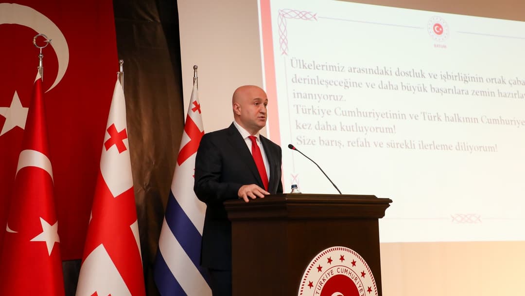 სულხან თამაზაშვილი თურქეთის რესპუბლიკად გამოცხადების 102 წლის იუბილესადმი მიძღვნილ ღონისძიებას დაესწრო