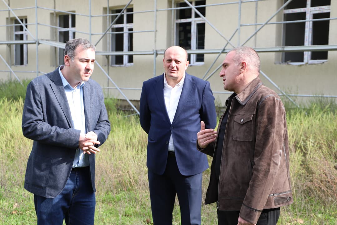 მანუჩარ რობაქიძემ რევაზ სოხაძესთან ერთად თერჯოლაში მიმდინარე ინფრასტრუქტურული პროექტები დაათვალიერა