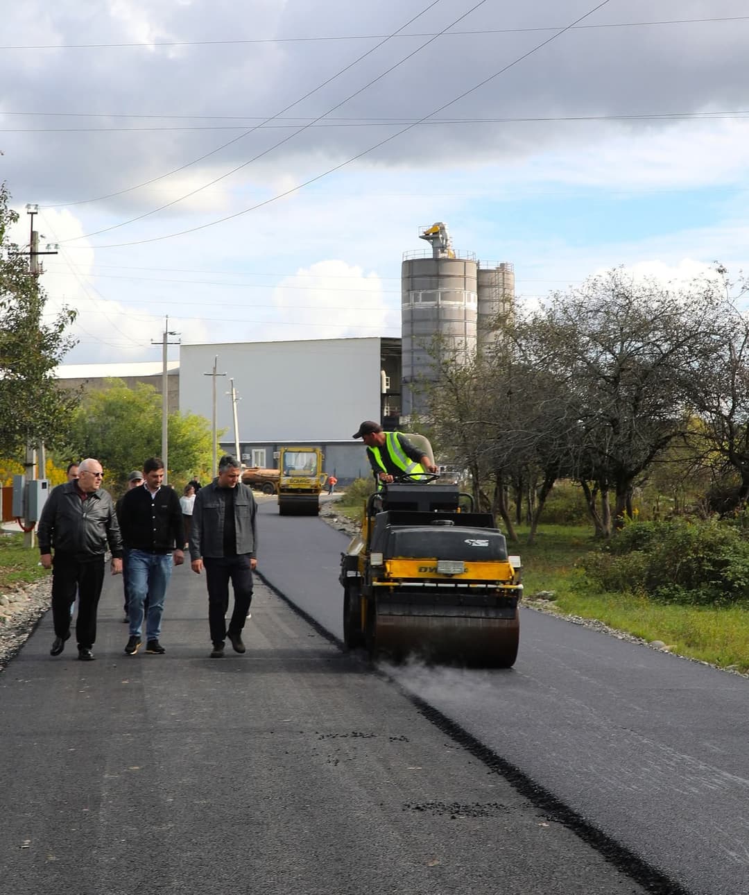 ზუგდიდის მუნიციპალიტეტის სოფელ ახალაბასთუმანში გზის სარეაბილიტაციო სამუშაოები დასრულების ეტაპზეა