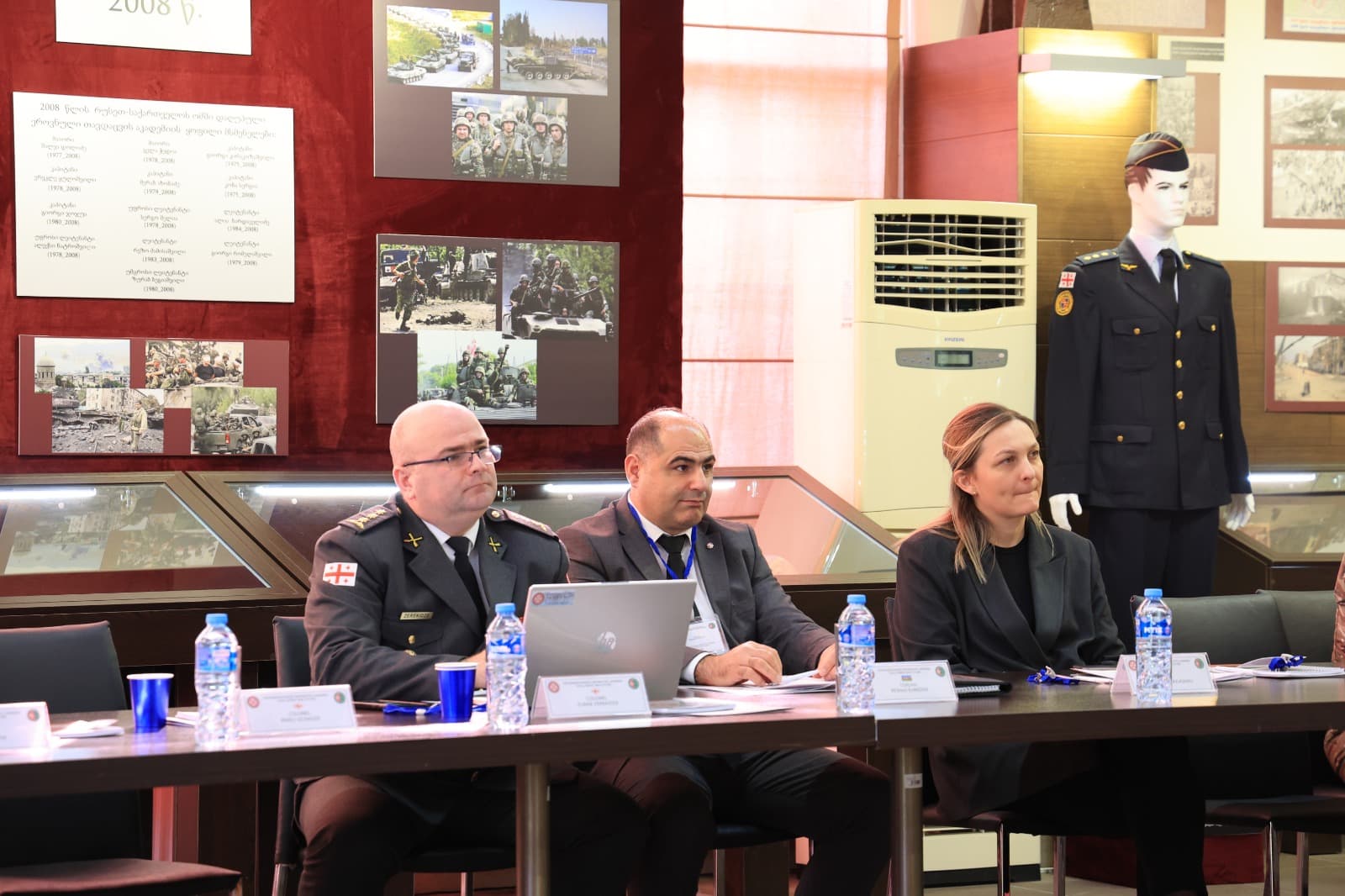 <p style="text-align: justify">დავით აღმაშენებლის სახელობის საქართველოს ეროვნული თავდაცვის აკადემიაში ჩატარდა დისტანციური სწავლების რიგით მეოთხე საერთაშორისო კონფერენცია თემაზე: „დისტანციური სწავლების გამოწვევები და მომავალი“.</p><p style="text-align: justify">კონფერენცია გაიმართა ერთდღიანი ფორმატით და მასში მონაწილეობა მიიღეს საქართველოს ეროვნული თავდაცვის აკადემიის პროფესორ-მასწავლებლებმა, საქართველოს თავდაცვის სამინისტროს სხვადასხვა სტრუქტურული ერთეულის წარმომადგენლებმა, აგრეთვე აზერბაიჯანის თავდაცვის უნივერსიტეტის წარმომადგენელმა.</p><p style="text-align: justify">ღონისძიება გახსნა და მოწვეულ სტუმრებს სიტყვით მიმართა აკადემიის რექტორის მოადგილემ, პოლკოვნიკმა ზურაბ ზერეკიძემ. მან ხაზგასმით აღნიშნა დისტანციური სწავლების განვითარების მნიშვნელობა საქართველოს თავდაცვის განათლების სისტემისთვის და განსაკუთრებით გამოყო მისი როლი სწავლების ხარისხის გაუმჯობესებასა და ხელმისაწვდომობის ზრდის პროცესში.</p><p style="text-align: justify">კონფერენციის მონაწილეებმა წარმოადგინეს მრავალმხრივი და საინტერესო თემები, მათ შორის: დისტანციური სწავლების მომავალი, სწავლება თანამედროვე უსაფრთხოების გარემოში, დისტანციური სწავლების უსაფრთხოება და ციფრული სივრცის დაცვა, ხელოვნური ინტელექტის ეპოქაში დისტანციური სწავლების გამოწვევები და სხვა აქტუალური საკითხები.</p><p style="text-align: justify">ღონისძიებამ კიდევ ერთხელ წარმოაჩინა საქართველოს ეროვნული თავდაცვის აკადემიის როლი თანამედროვე საგანმანათლებლო პროცესების განვითარებაში, საერთაშორისო თანამშრომლობის გაღრმავებასა და სამხედრო განათლების ინოვაციური მიდგომების დანერგვაში.</p>