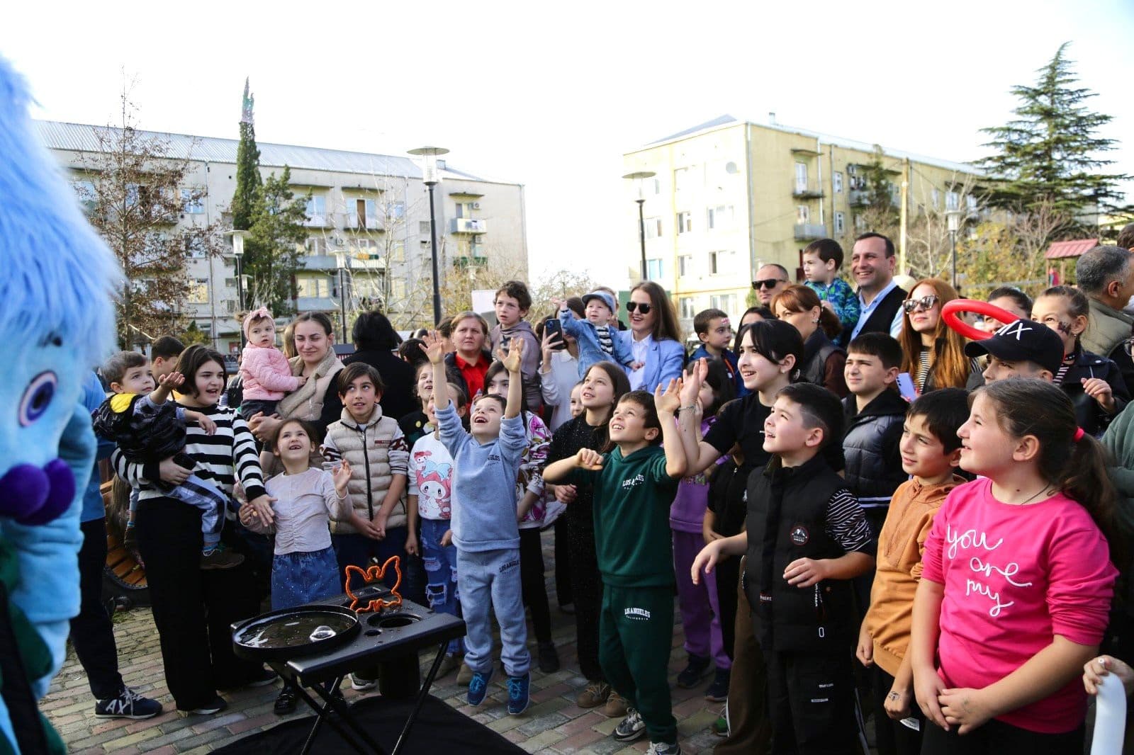 Frontnews image description