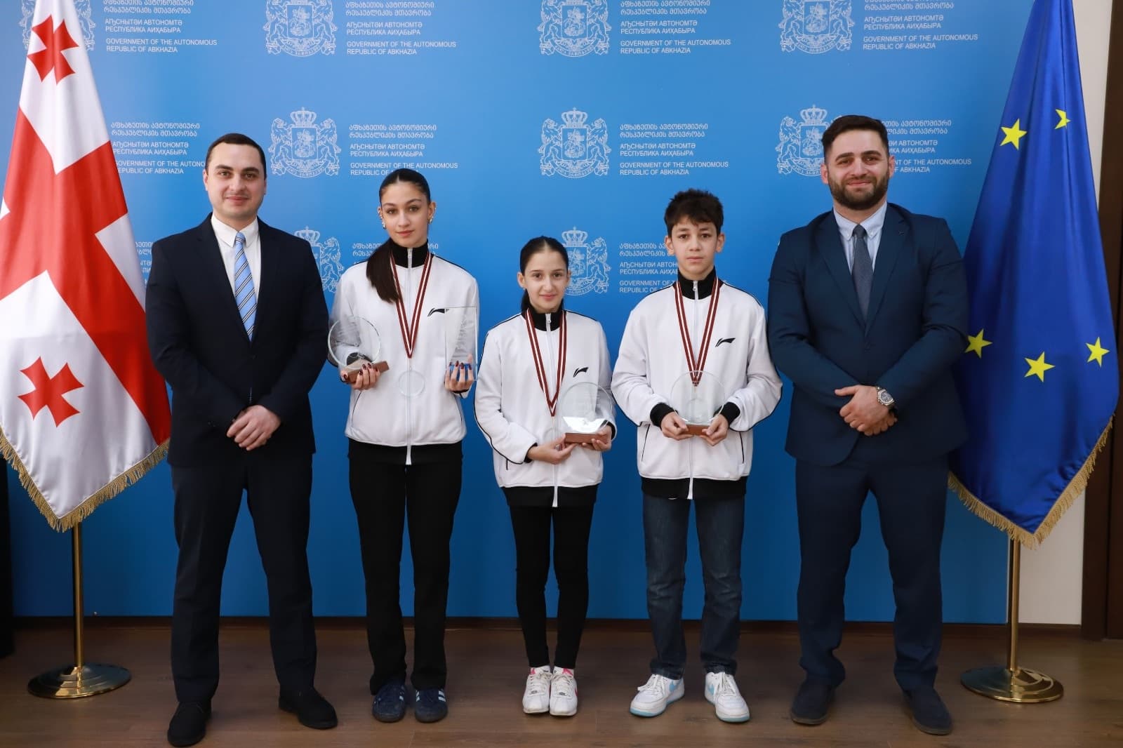 Frontnews image description