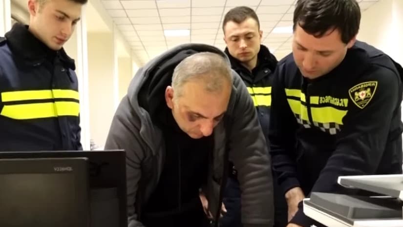 ადვოკატი - ალეკო ელისაშვილმა ამით პროტესტი გამოხატა უსამართლო სასამართლოს მიმართ