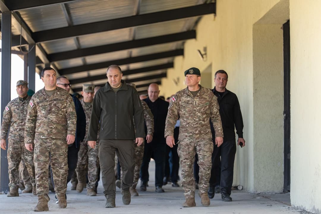 ირაკლი ჩიქოვანმა სპეციალური ოპერაციებისა და ავიაციისა და საჰაერო თავდაცვის სარდლობების სამშენებლო სამუშაოები დაათვალიერა