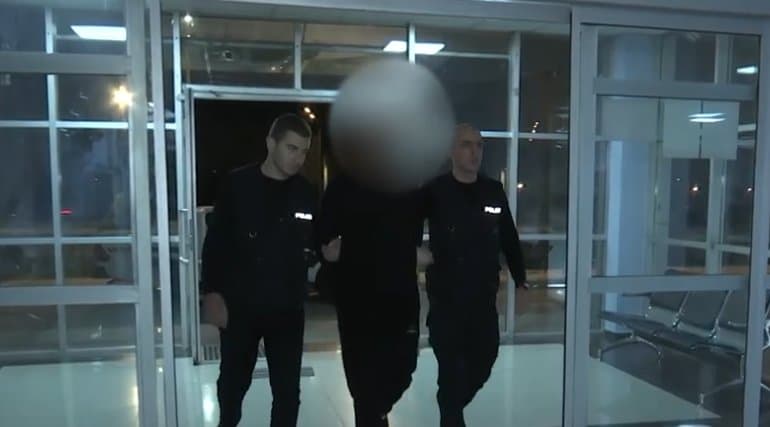 განზრახ მკვლელობის მცდელობისა და ცეცხლსასროლი იარაღის უკანონო შეძენა-შენახვა-ტარების ბრალდებით 2 პირი დააკავეს