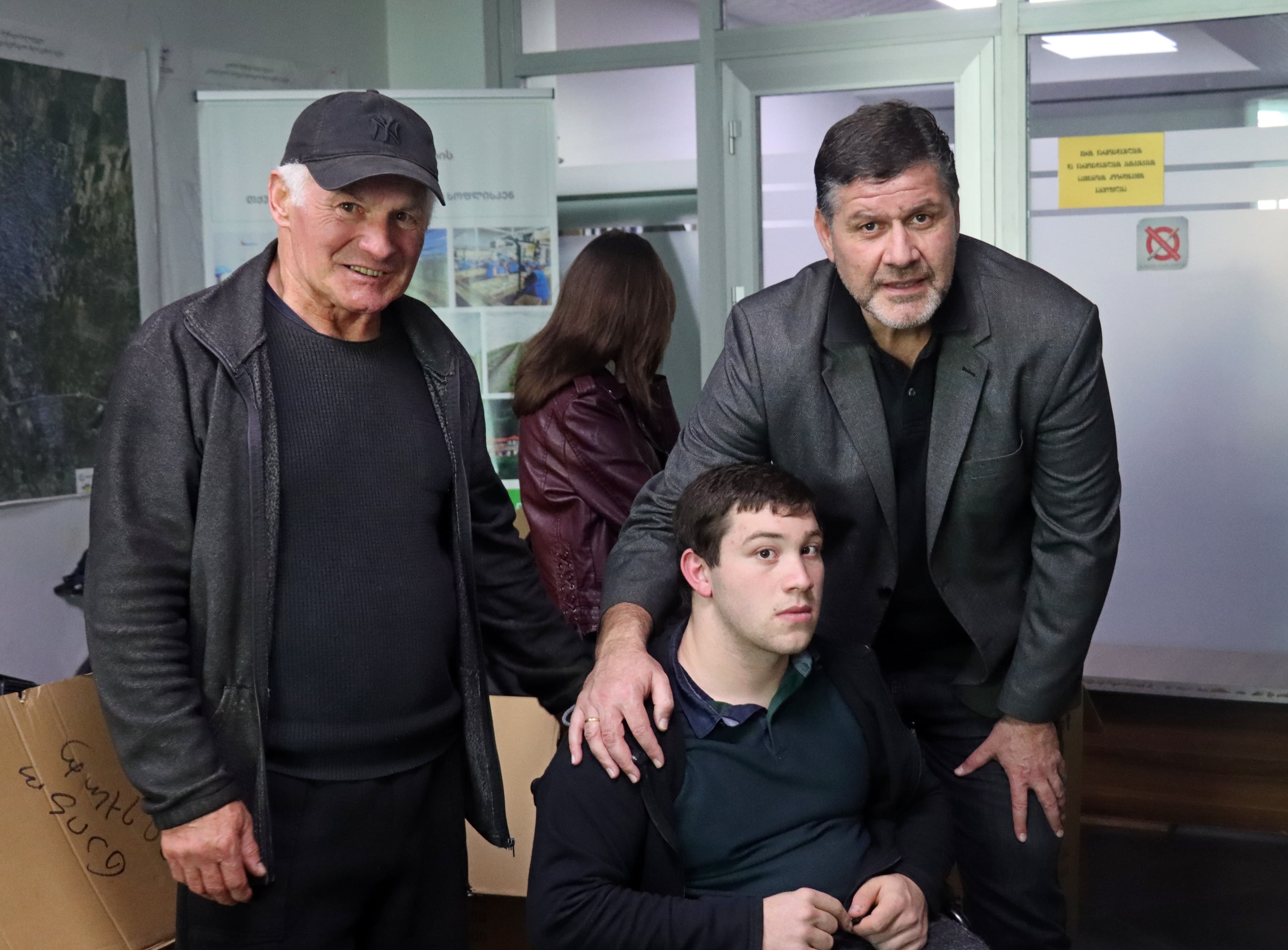 Frontnews image description