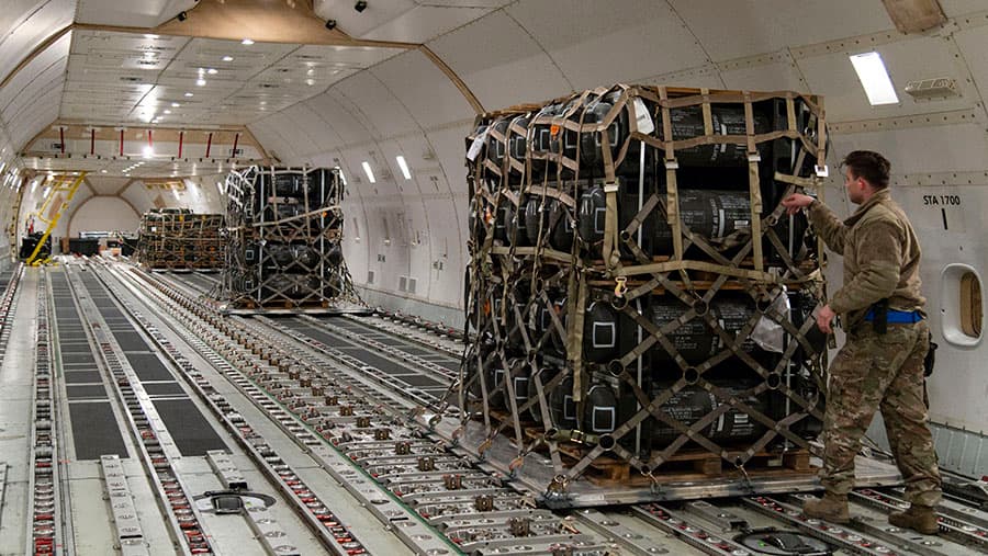 Axios - ნატოსა და უკრაინაში 5 მილიარდ დოლარზე მეტის ღირებულების იარაღის ექსპორტი "შათდაუნის" გამო შეფერხდა