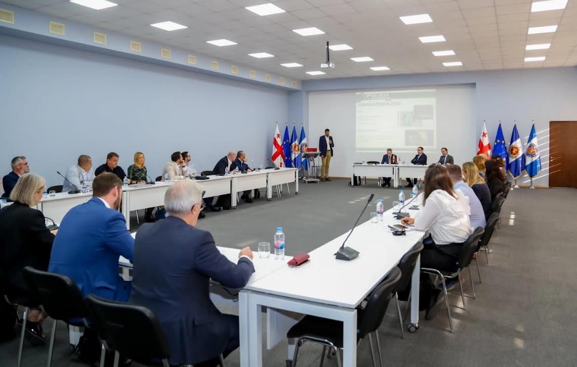 Frontnews image description