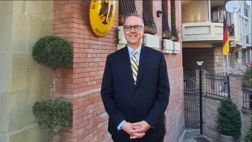 Frontnews image description