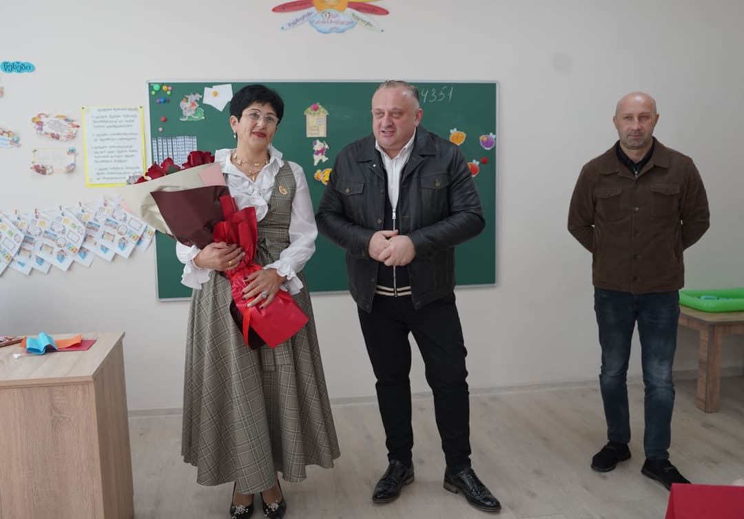 ჭიათურის მუნიციპალიტეტის მერმა "მასწავლებლის ეროვნული პრემიის“ გამარჯვებულს, ჭიათურის მე-4 საჯარო სკოლის პედაგოგს წარმატება მიულოცა