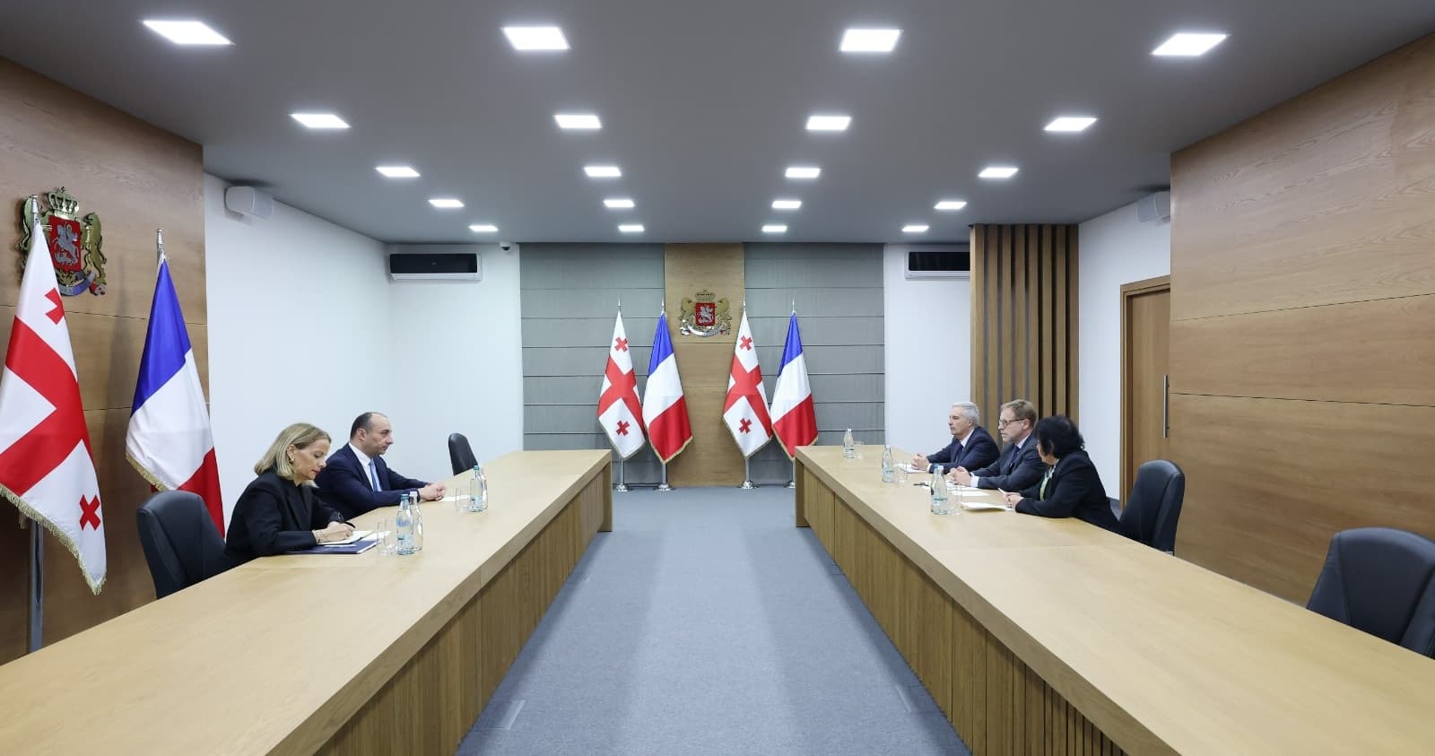 Frontnews image description