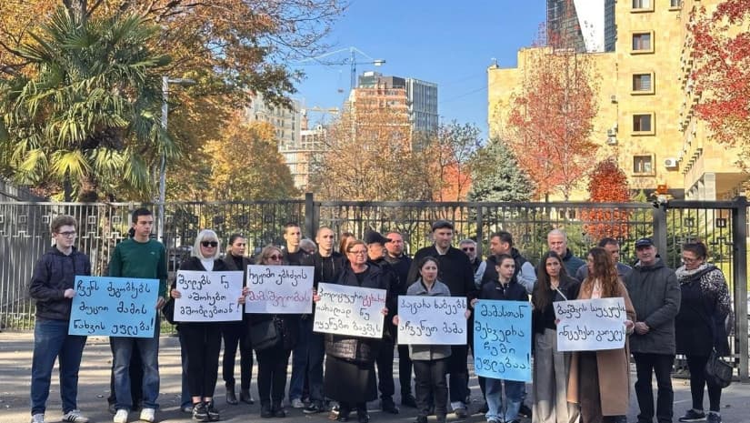 Family of arrested opposition leader Khabeishvili demands immediate restoration of communication, visits with his minor children